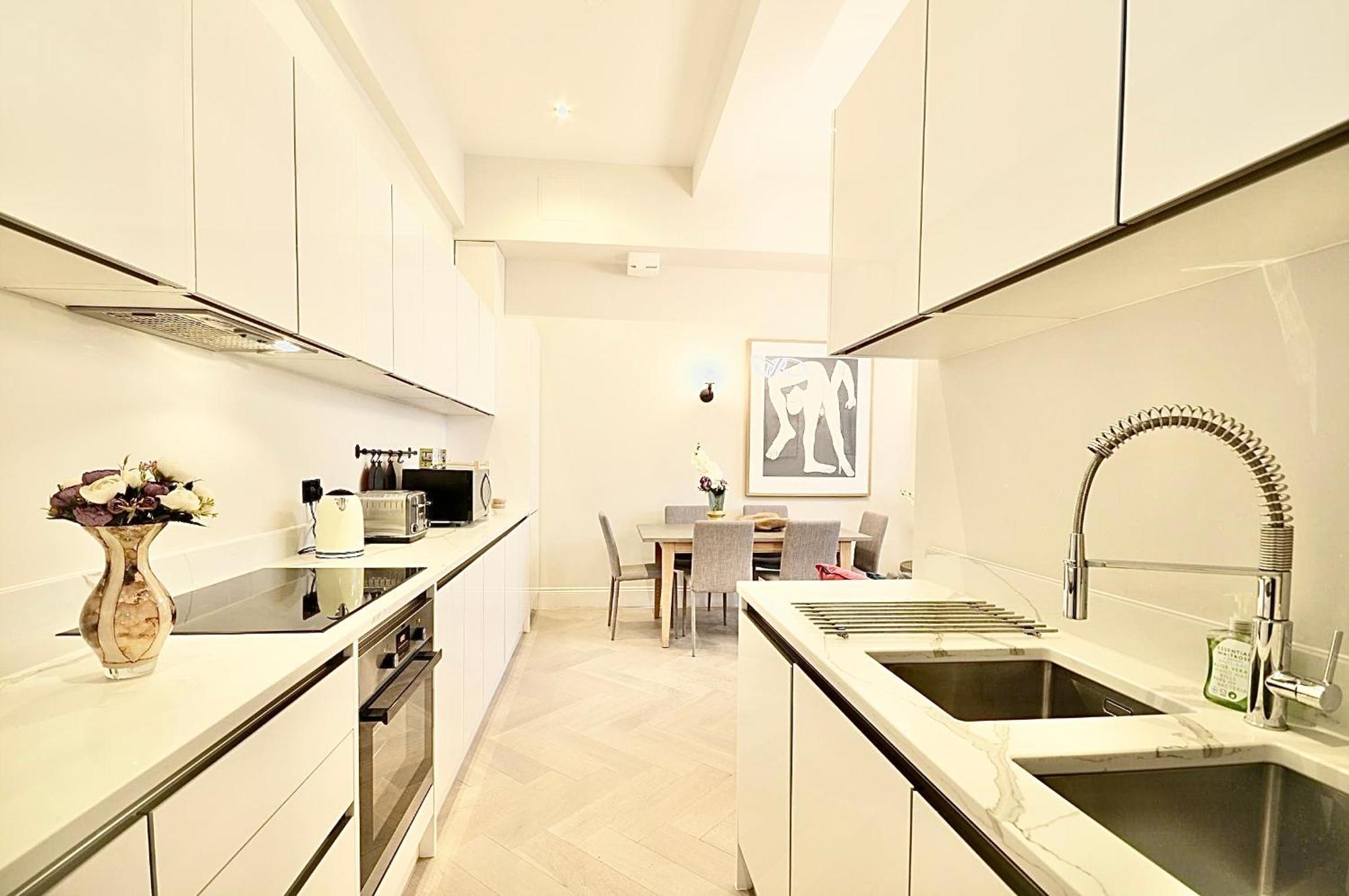Fulham Townhouse, 2 Baths, Parking, Breakfast * Лондон