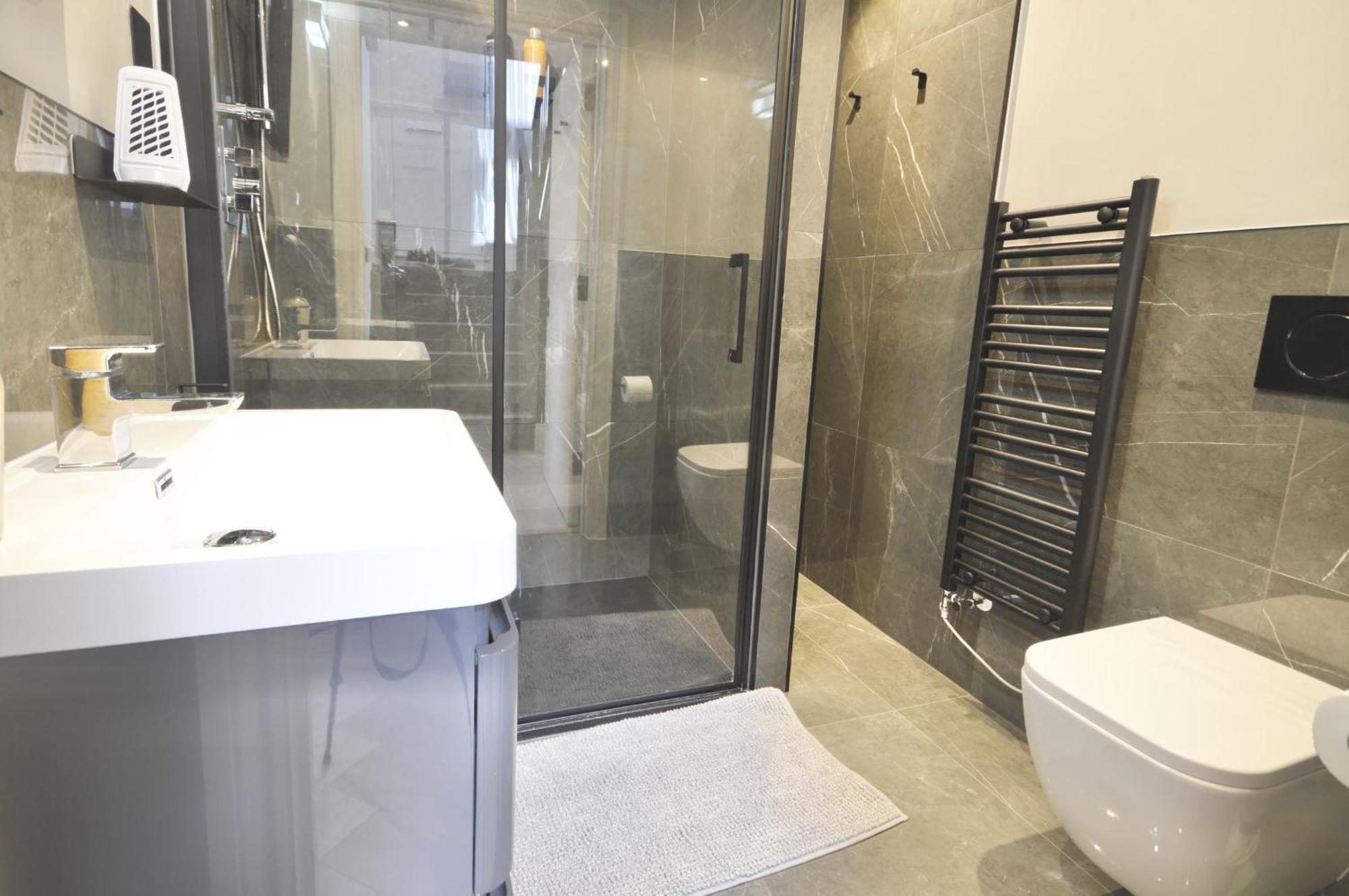 Fulham Townhouse, 2 Baths, Parking, Breakfast Апартаменты Лондон